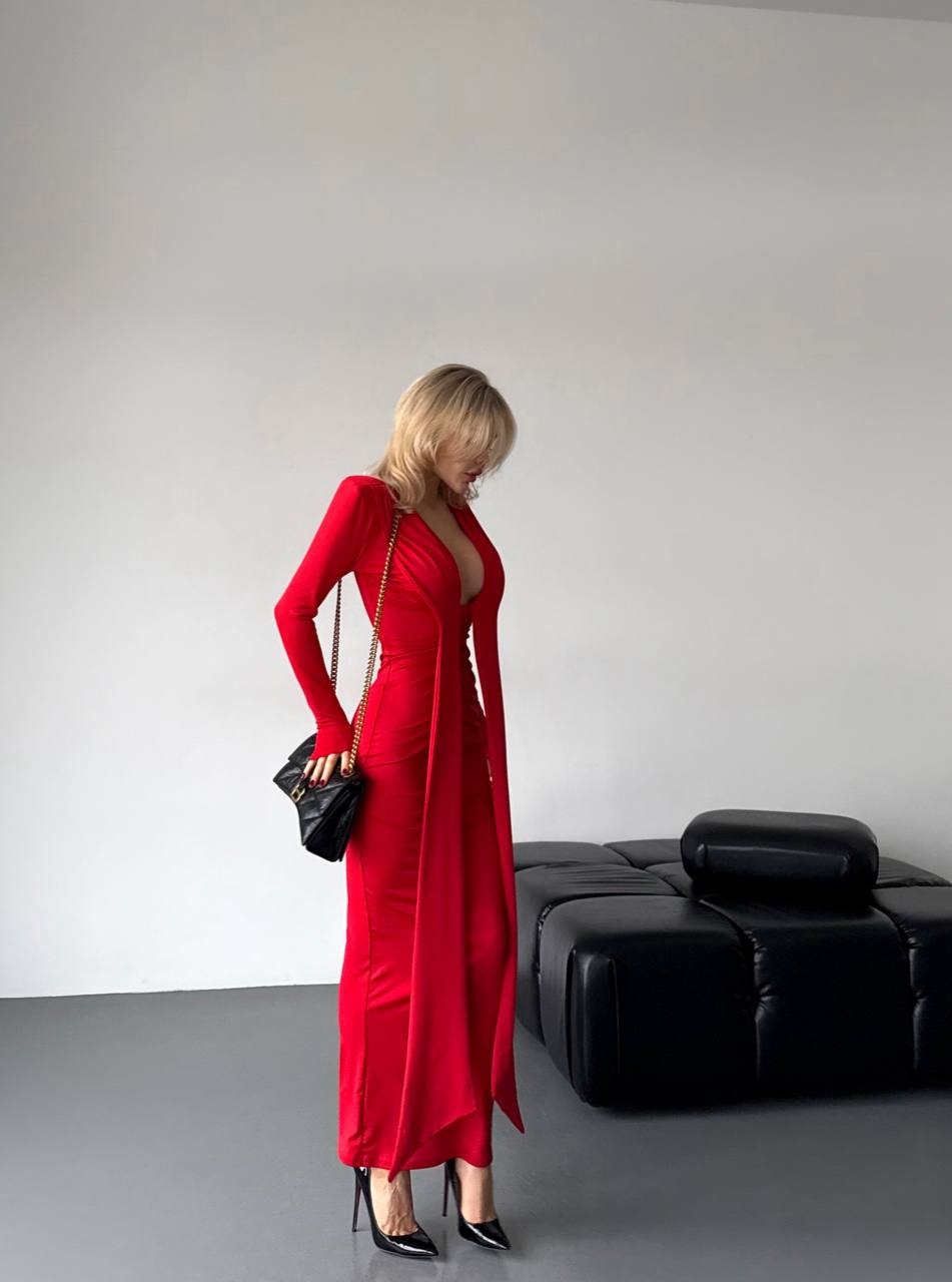 Stylové midi šaty z uzlem