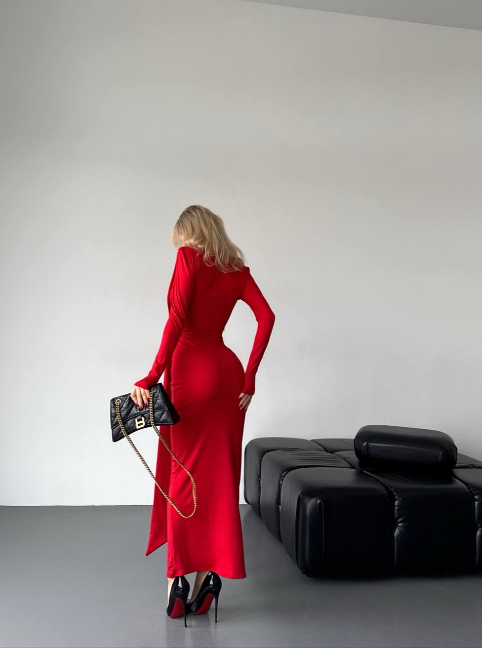 Stylové midi šaty z uzlem